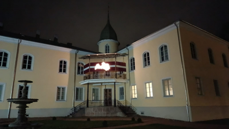 Krustpils pilī skatāma izstāde “Ir Latvija. Ir Latvija brīva”