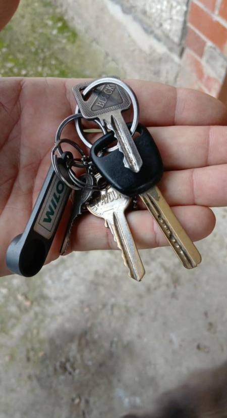 SOS: Jēkabpilī, Bebru ielā atrastas atslēgas ar čipu Wilo