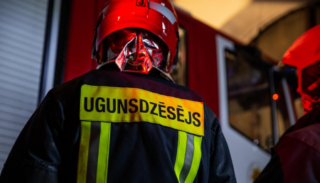 Rudzātu pagastā dzēsta pilnā apjomā degoša māja