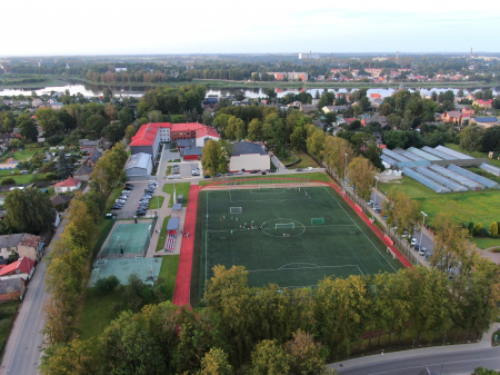 Izsludināta publiskā apspriešna par 54 koku ciršanu pie Jēkabpils valsts ģimnāzijas