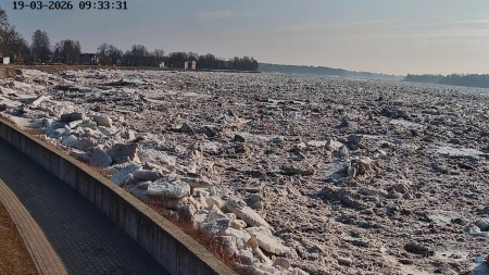 Pie Pļaviņām saglabājas ledus sastrēgums, situācija Daugavā mierīga