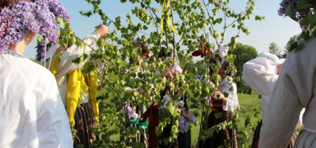 Vasarassvētki – kristīgās, tautas un pasaules tradīcijās