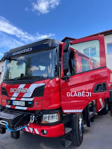 Salas pagastā dzēsts degošs auto, Aknīstes - sausā zāle