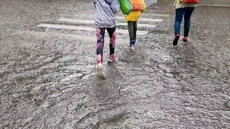 Nedēļas vidū gaidāmas stipras lietavas; brīvdienās laiks uzlabosies