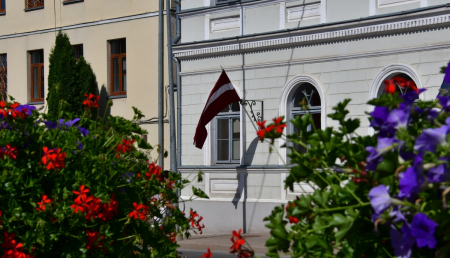 Jēkabpils pilsētas svētku laikā aicina pacelt Latvijas valsts karogu