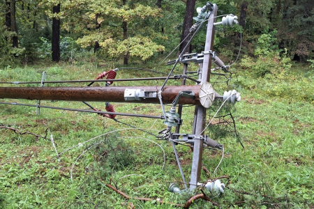 Trīs dienas pēc vētras elektroapgādes traucējumi Latvijā joprojām ir aptuveni 11 000 klientu - Jēkabpils, Aizkraukles, Preiļu un Rēzeknes novados