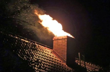 Preiļos dzēsti degoši sodrēji dūmvadā